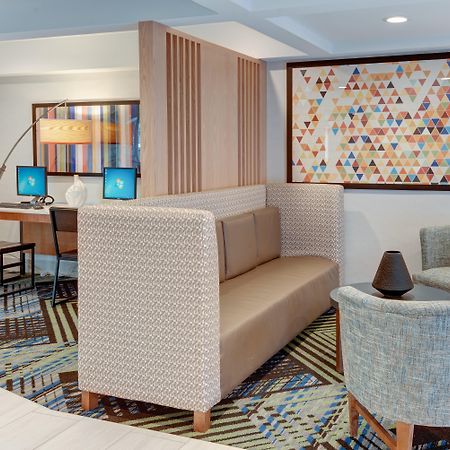 Holiday Inn Express & Suites West Long Branch - Eatontown By Ihg Eksteriør billede