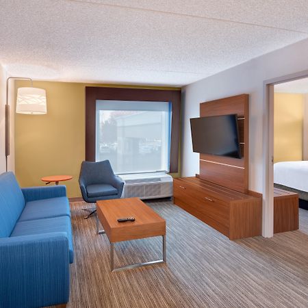 Holiday Inn Express & Suites West Long Branch - Eatontown By Ihg Eksteriør billede