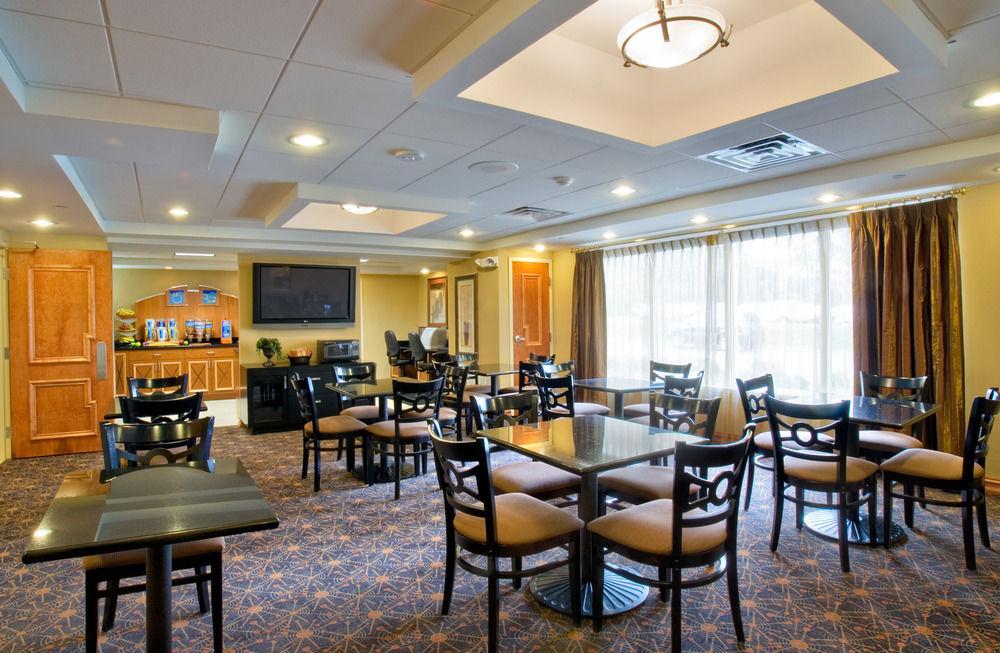 Holiday Inn Express & Suites West Long Branch - Eatontown By Ihg Eksteriør billede