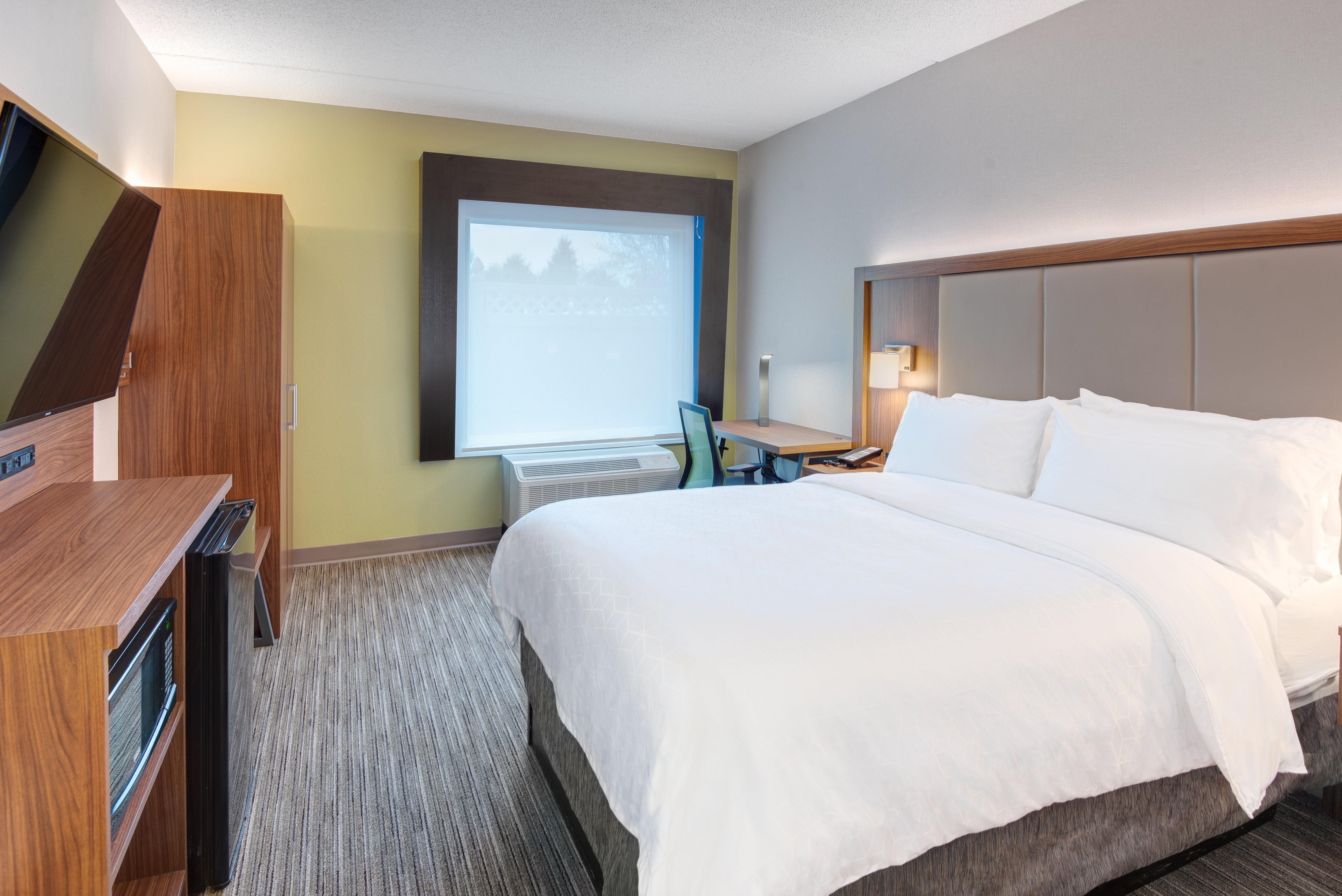 Holiday Inn Express & Suites West Long Branch - Eatontown By Ihg Eksteriør billede