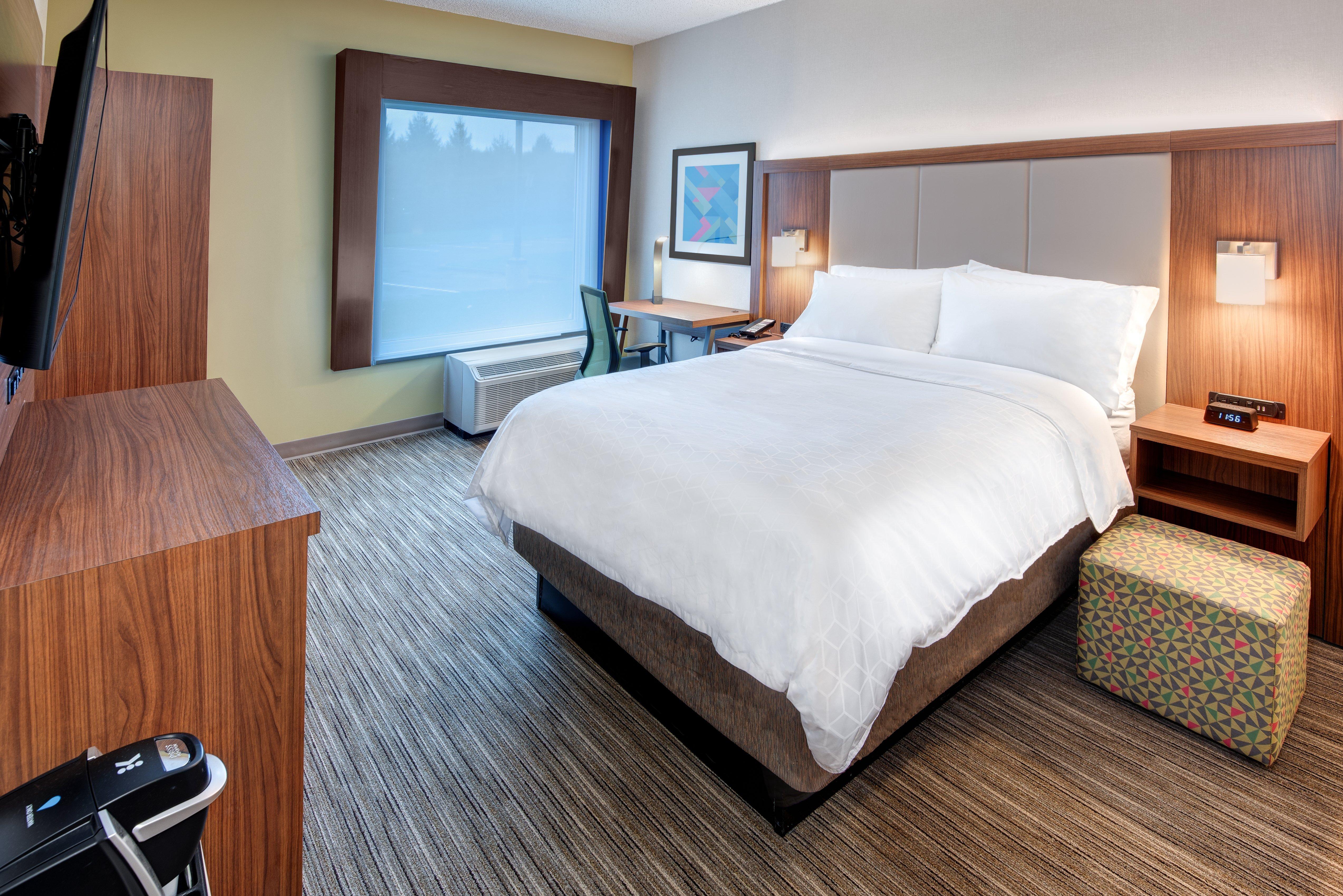 Holiday Inn Express & Suites West Long Branch - Eatontown By Ihg Eksteriør billede
