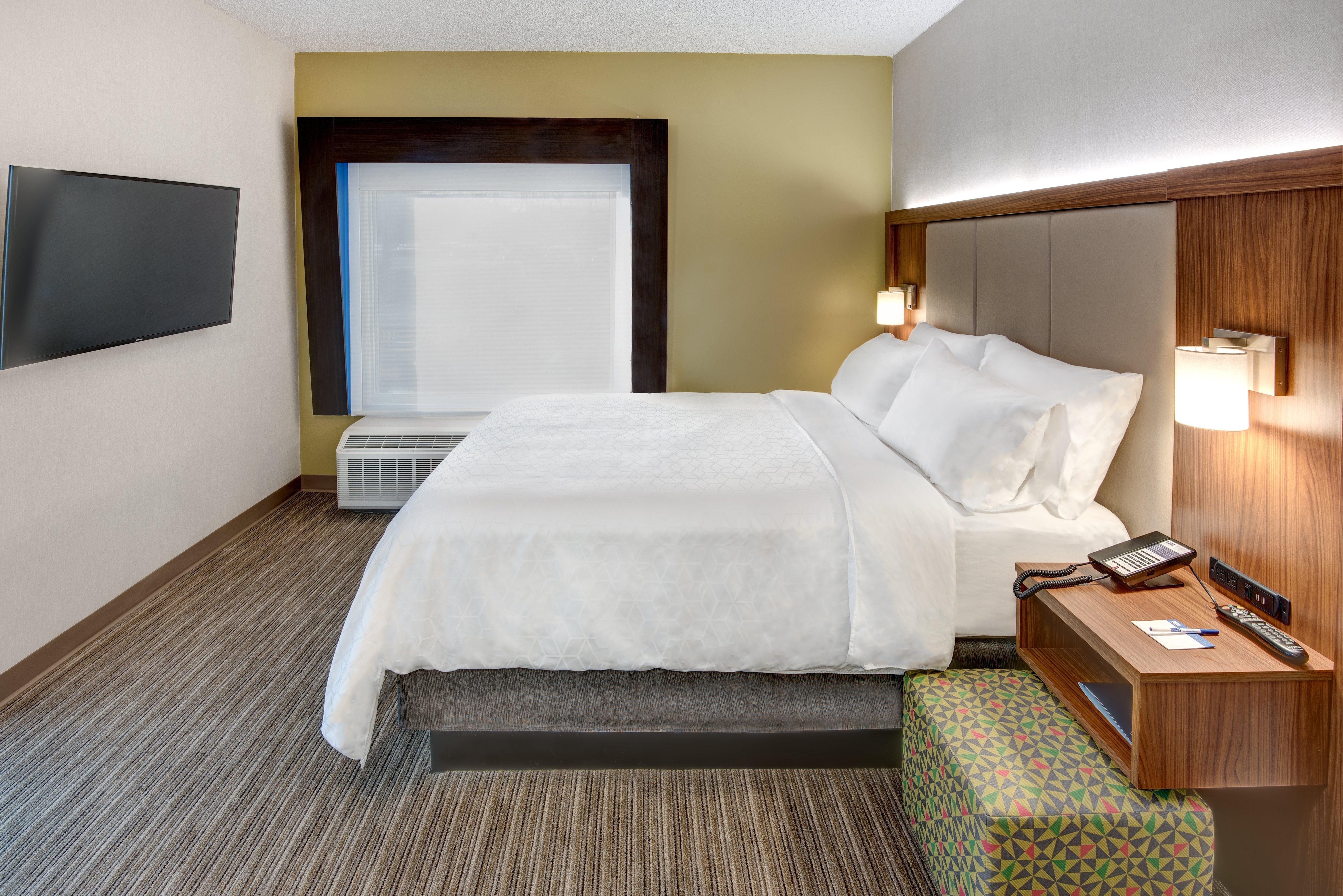 Holiday Inn Express & Suites West Long Branch - Eatontown By Ihg Eksteriør billede