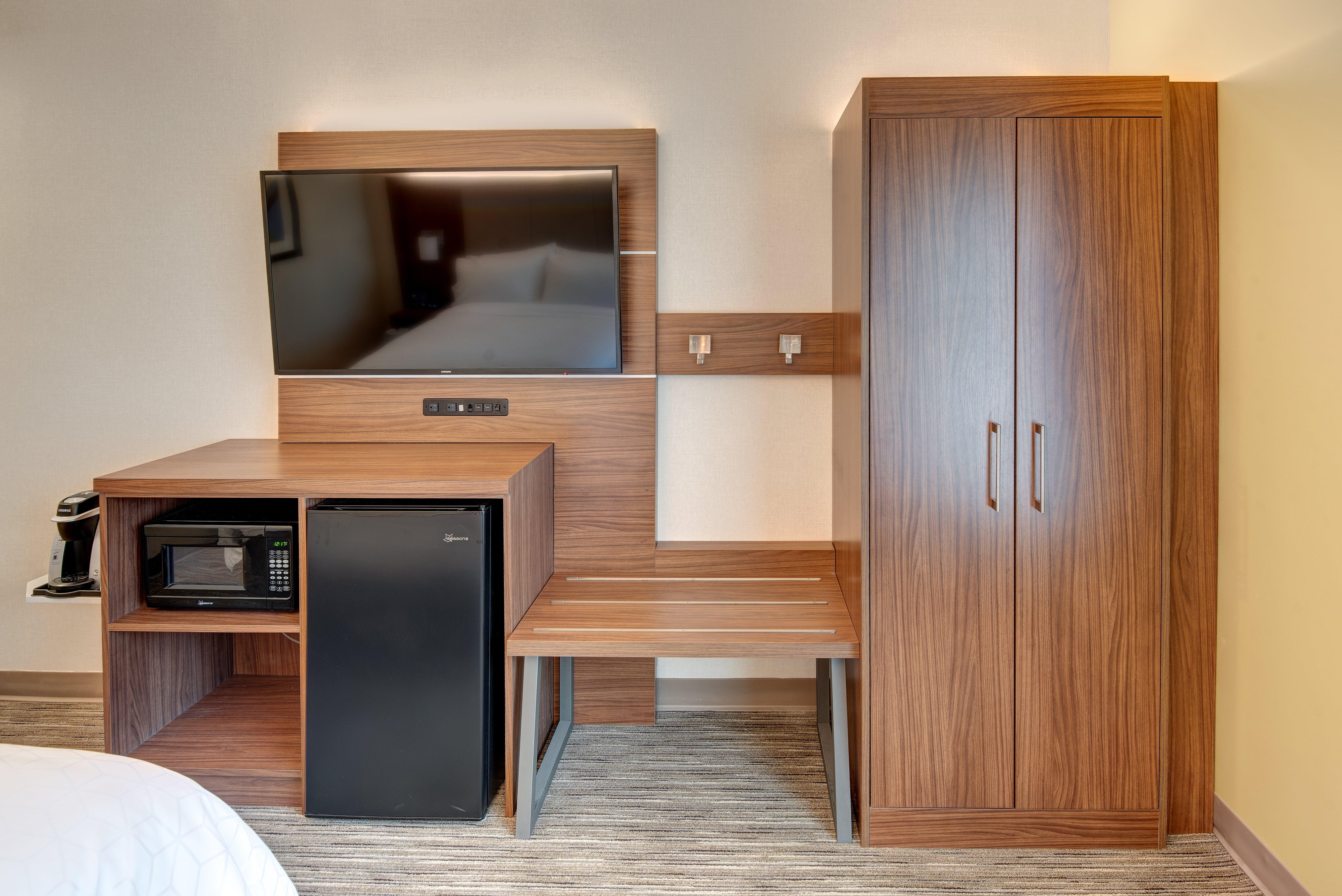 Holiday Inn Express & Suites West Long Branch - Eatontown By Ihg Eksteriør billede