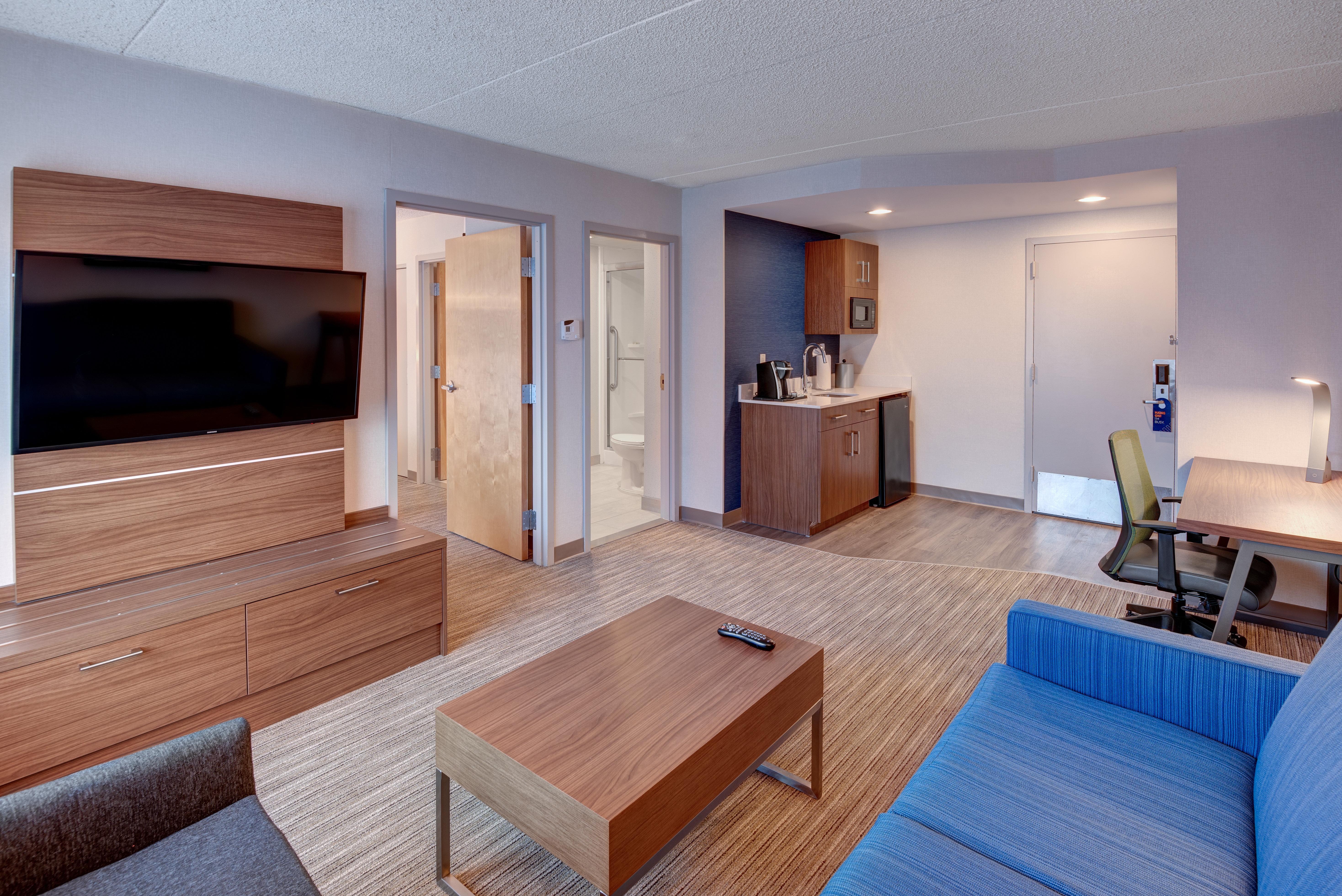 Holiday Inn Express & Suites West Long Branch - Eatontown By Ihg Eksteriør billede