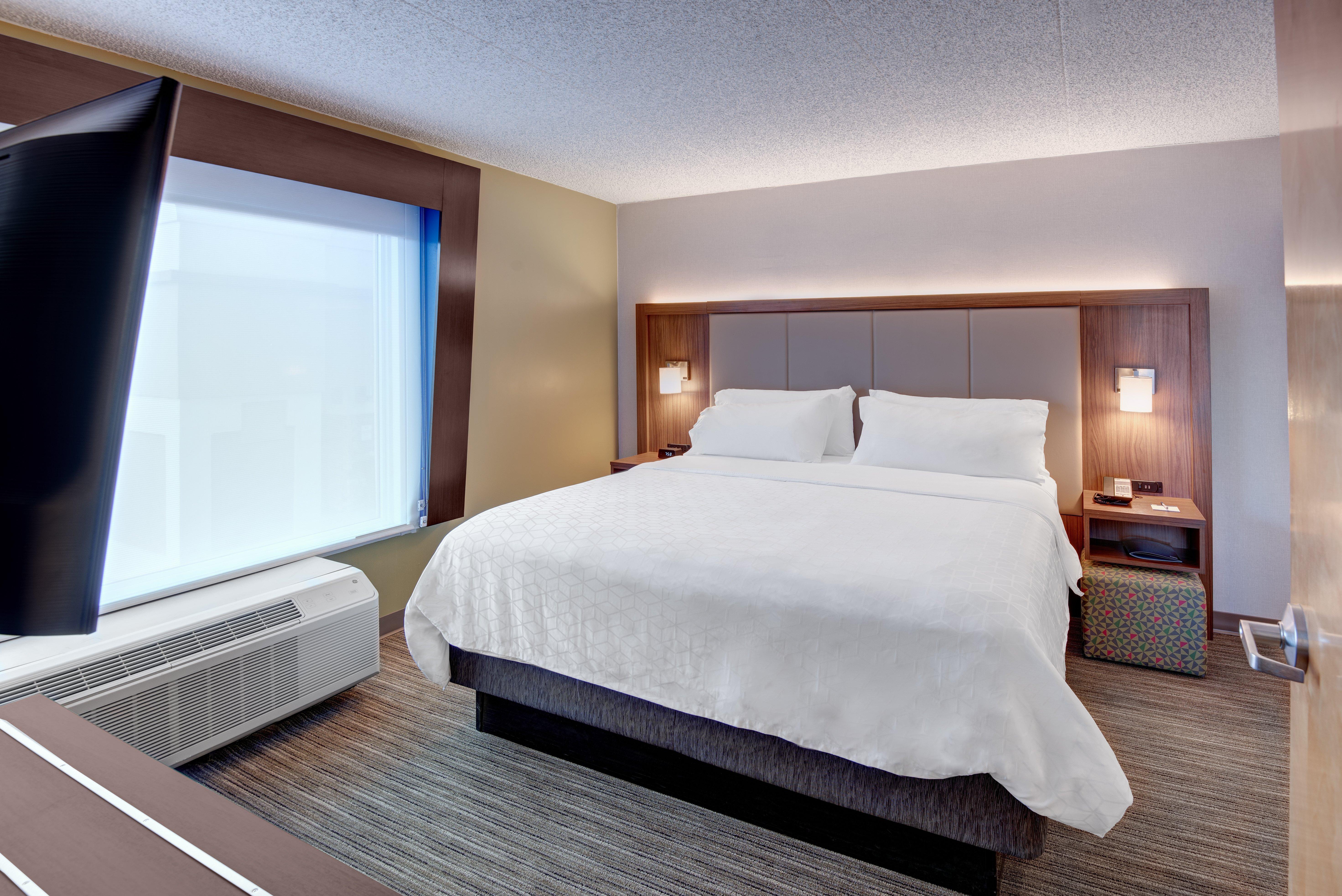 Holiday Inn Express & Suites West Long Branch - Eatontown By Ihg Eksteriør billede