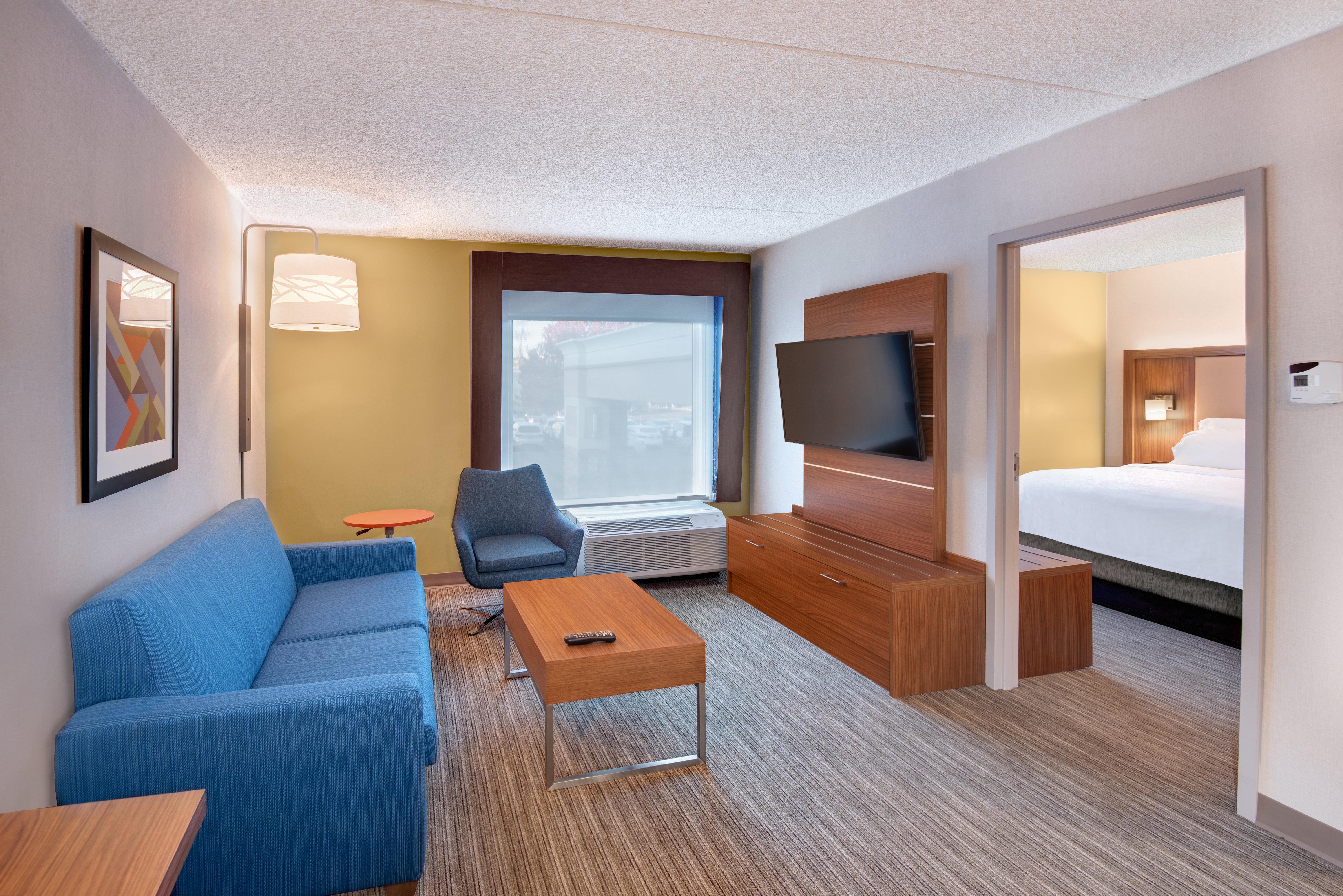 Holiday Inn Express & Suites West Long Branch - Eatontown By Ihg Eksteriør billede