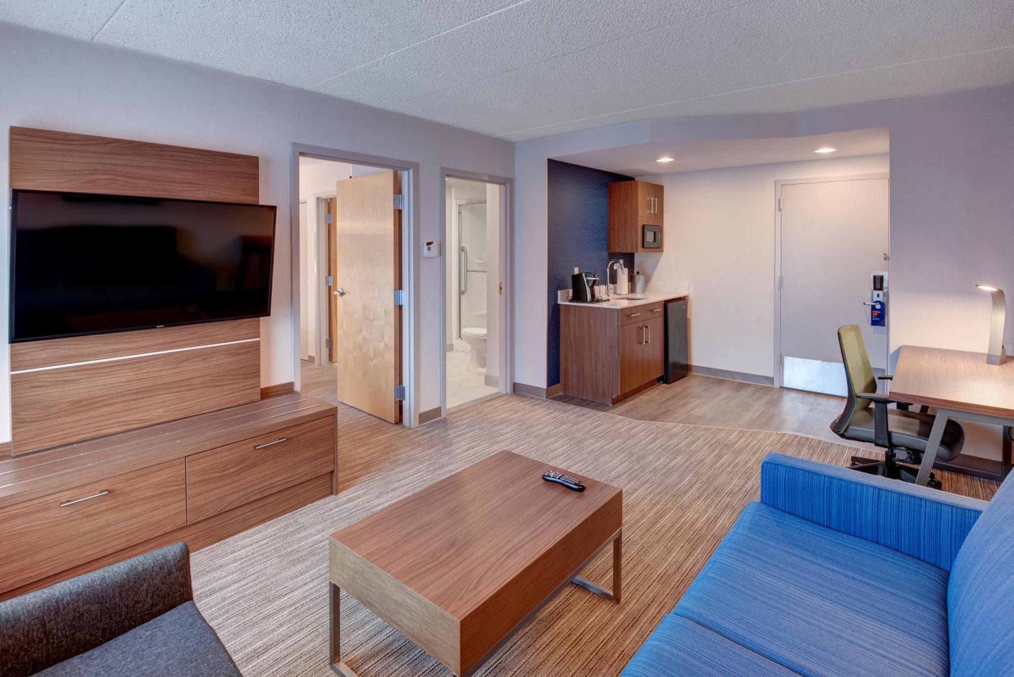 Holiday Inn Express & Suites West Long Branch - Eatontown By Ihg Eksteriør billede