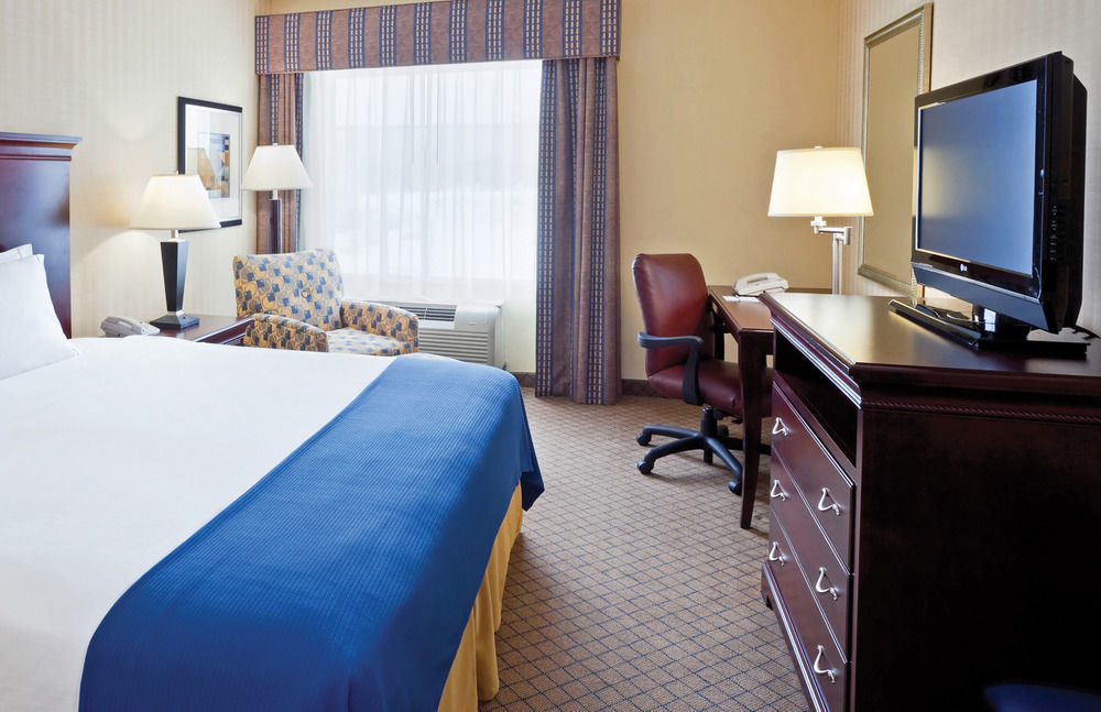 Holiday Inn Express & Suites West Long Branch - Eatontown By Ihg Eksteriør billede
