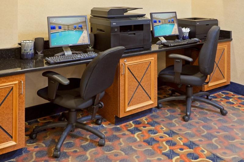 Holiday Inn Express & Suites West Long Branch - Eatontown By Ihg Eksteriør billede
