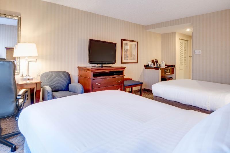 Holiday Inn Express & Suites West Long Branch - Eatontown By Ihg Eksteriør billede