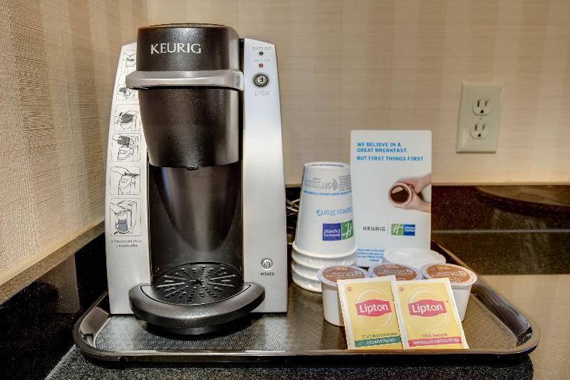 Holiday Inn Express & Suites West Long Branch - Eatontown By Ihg Eksteriør billede