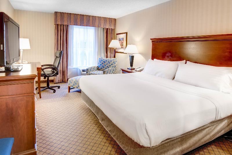 Holiday Inn Express & Suites West Long Branch - Eatontown By Ihg Eksteriør billede