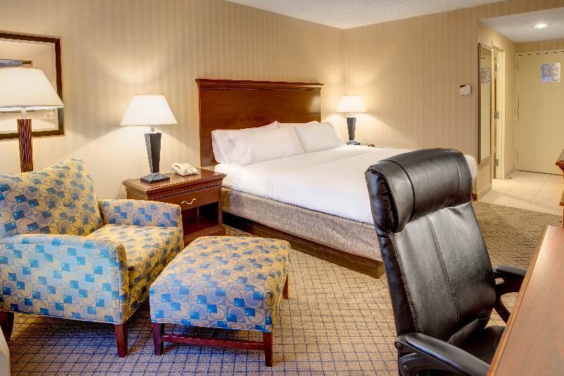 Holiday Inn Express & Suites West Long Branch - Eatontown By Ihg Eksteriør billede