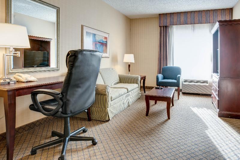 Holiday Inn Express & Suites West Long Branch - Eatontown By Ihg Eksteriør billede