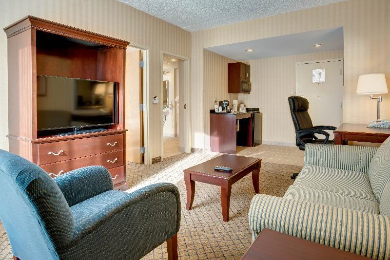 Holiday Inn Express & Suites West Long Branch - Eatontown By Ihg Eksteriør billede