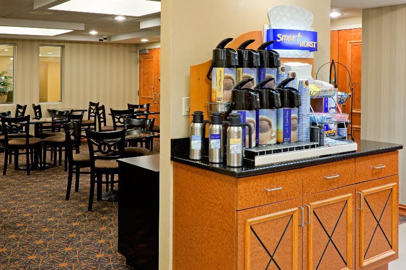 Holiday Inn Express & Suites West Long Branch - Eatontown By Ihg Eksteriør billede